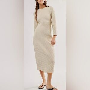 NWOT NEW Free People Gabby
Seamless Midi Dress Ivory Size M/L
Long Sleeve